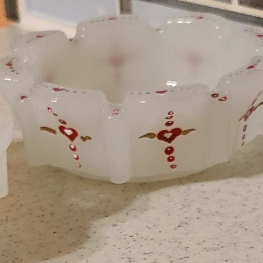 White and Floral Scalloped Ashtrays For.sale